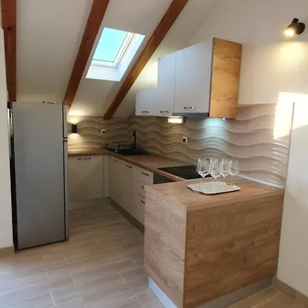 And Zvjezdana Apartment
