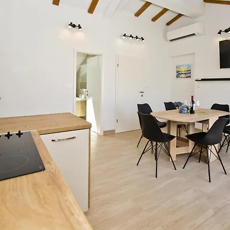 And Zvjezdana Apartment *