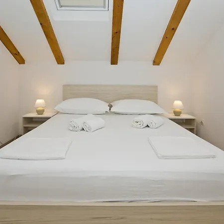And Zvjezdana Apartment