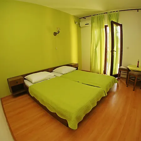 Apartman And Zvjezdana
