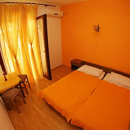 Apartman And Zvjezdana