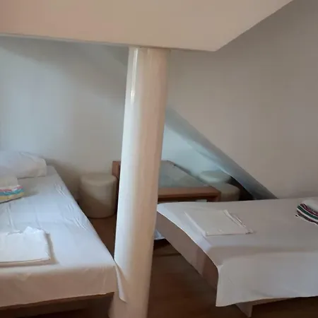 Apartman And Zvjezdana